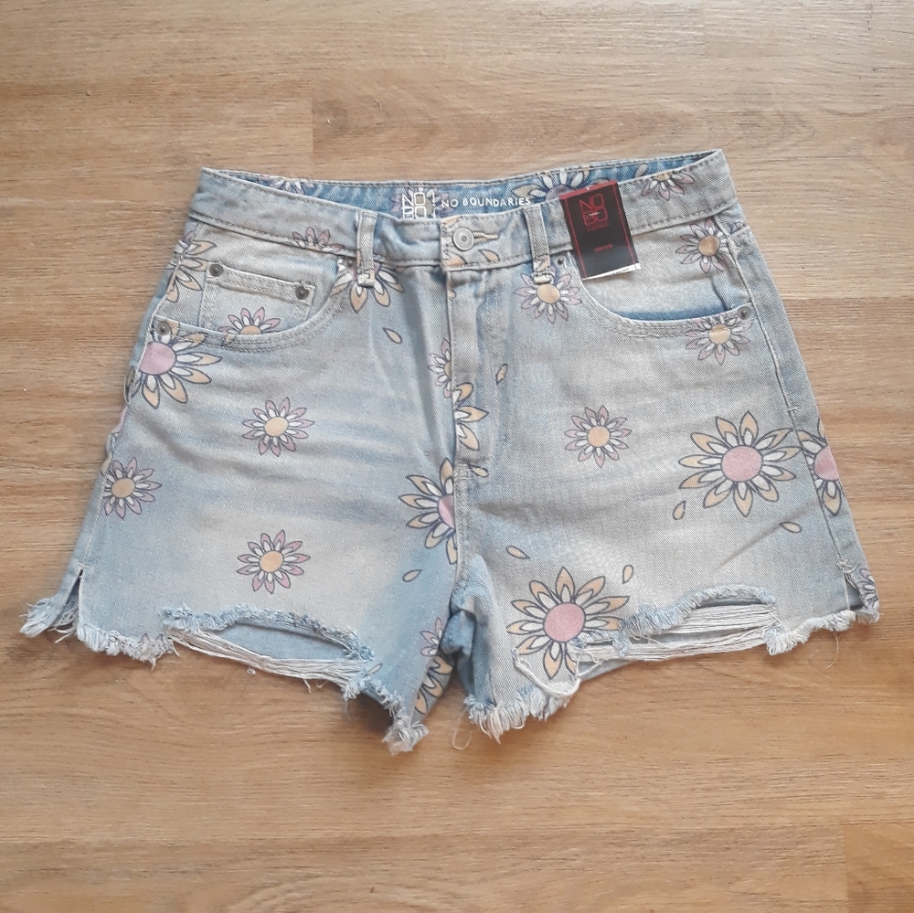 No Boundaries Daisy Distressed Jean Shorts / Junior's 9 Waist 28" Flower Shorts - Picture 3 of 14